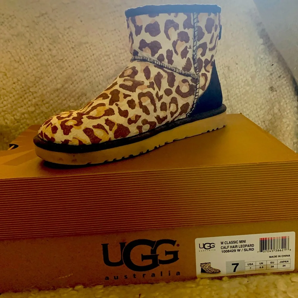 UGG Classic Mini size 7